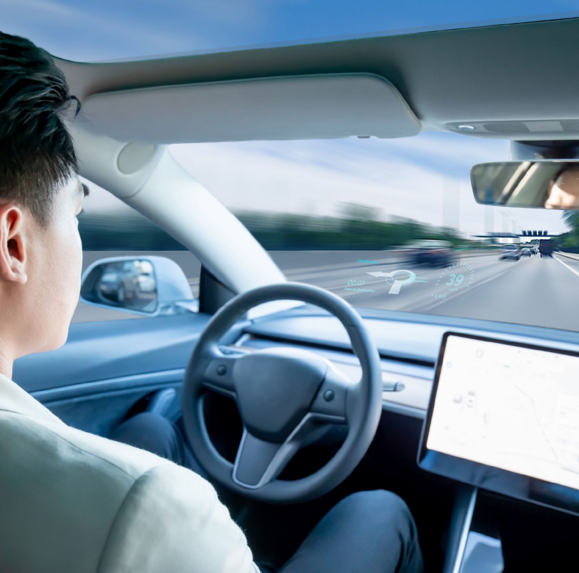 Man driving with HUD in windshield 